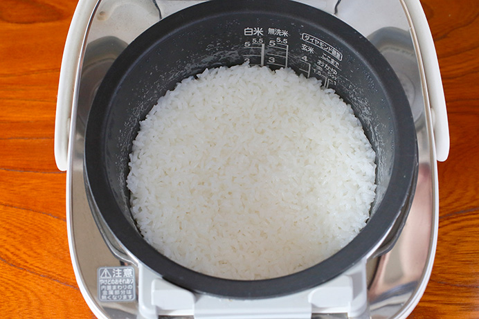 炊飯器で白米を炊く お米の炊き方 Cotogoto コトゴト