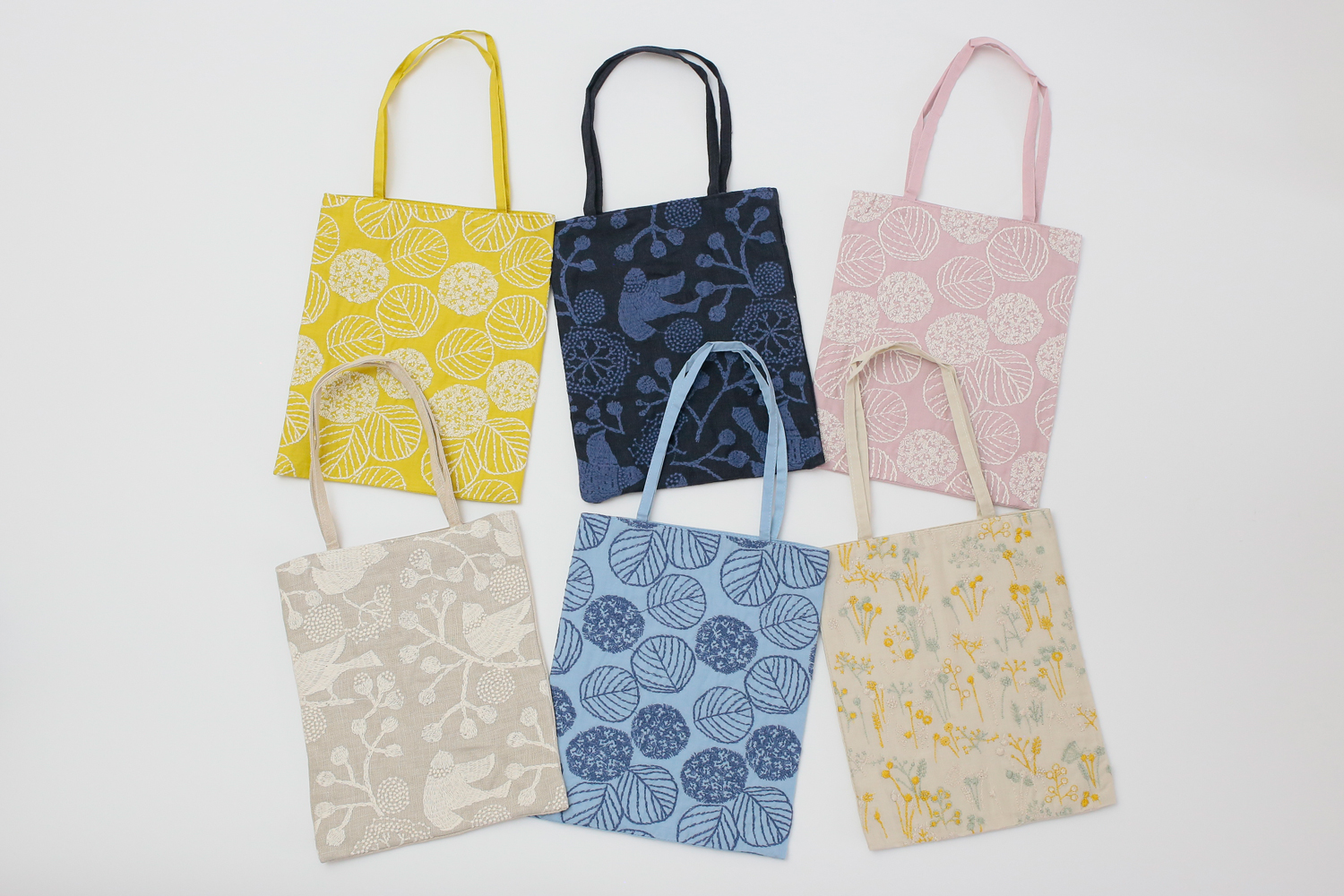 小さな刺繍バッグ （倉敷意匠×点と線模様製作所）