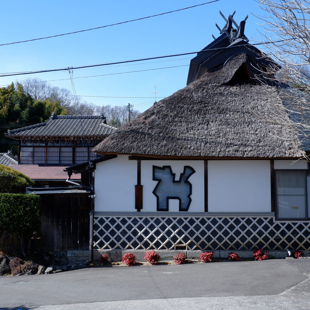 郷土玩具が生まれる里でつくった、張子の「小さな壁かけ鯉のぼり」