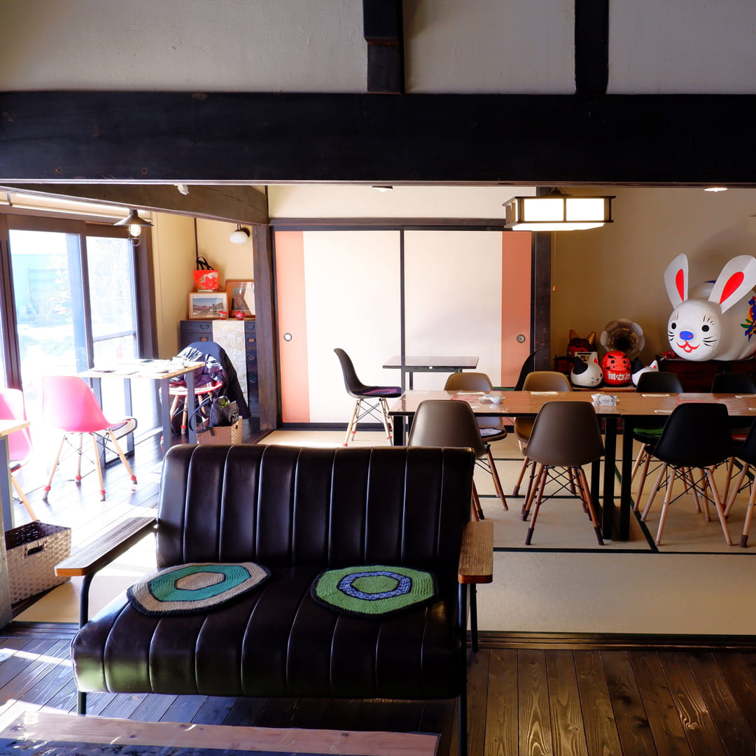 郷土玩具が生まれる里でつくった、張子の「小さな壁かけ鯉のぼり」