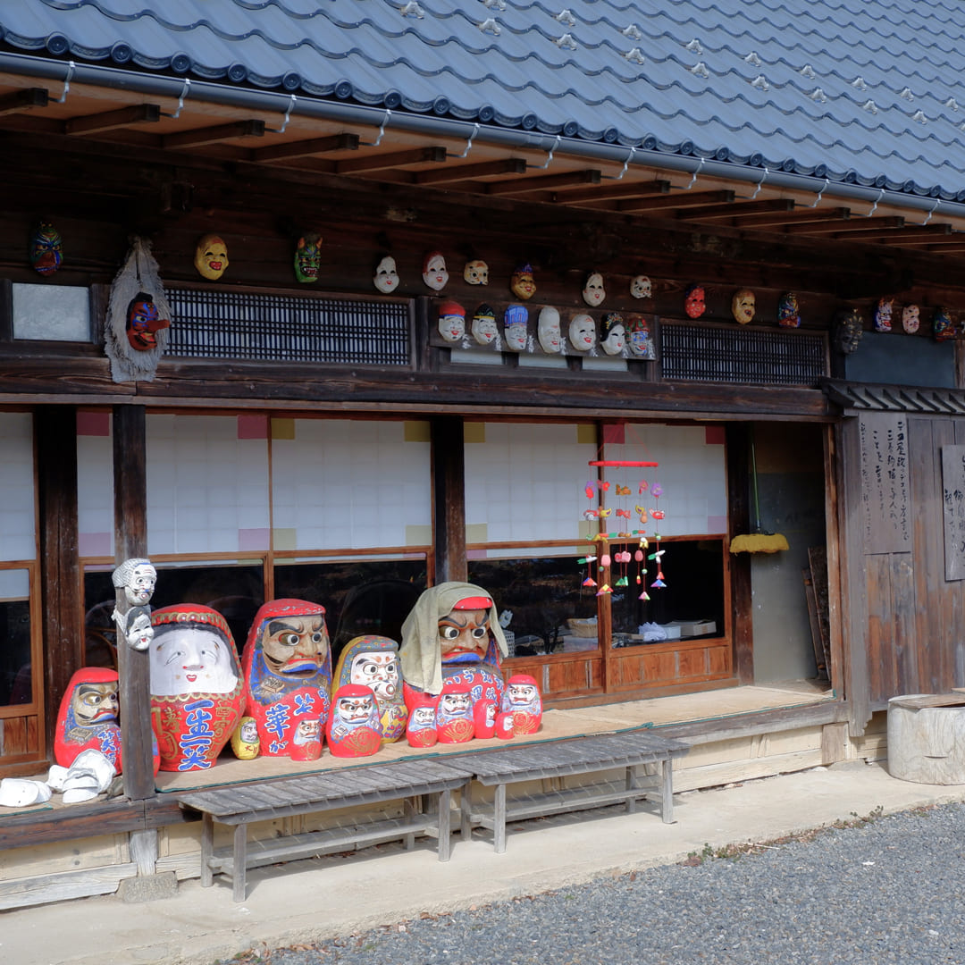 郷土玩具が生まれる里でつくった、張子の「小さな壁かけ鯉のぼり」