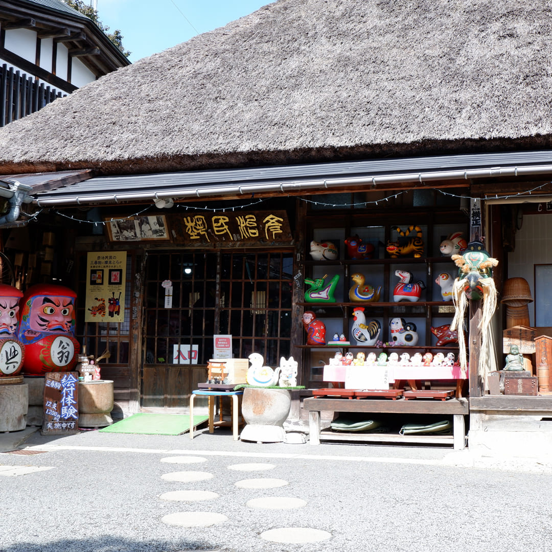 郷土玩具が生まれる里でつくった、張子の「小さな壁かけ鯉のぼり」