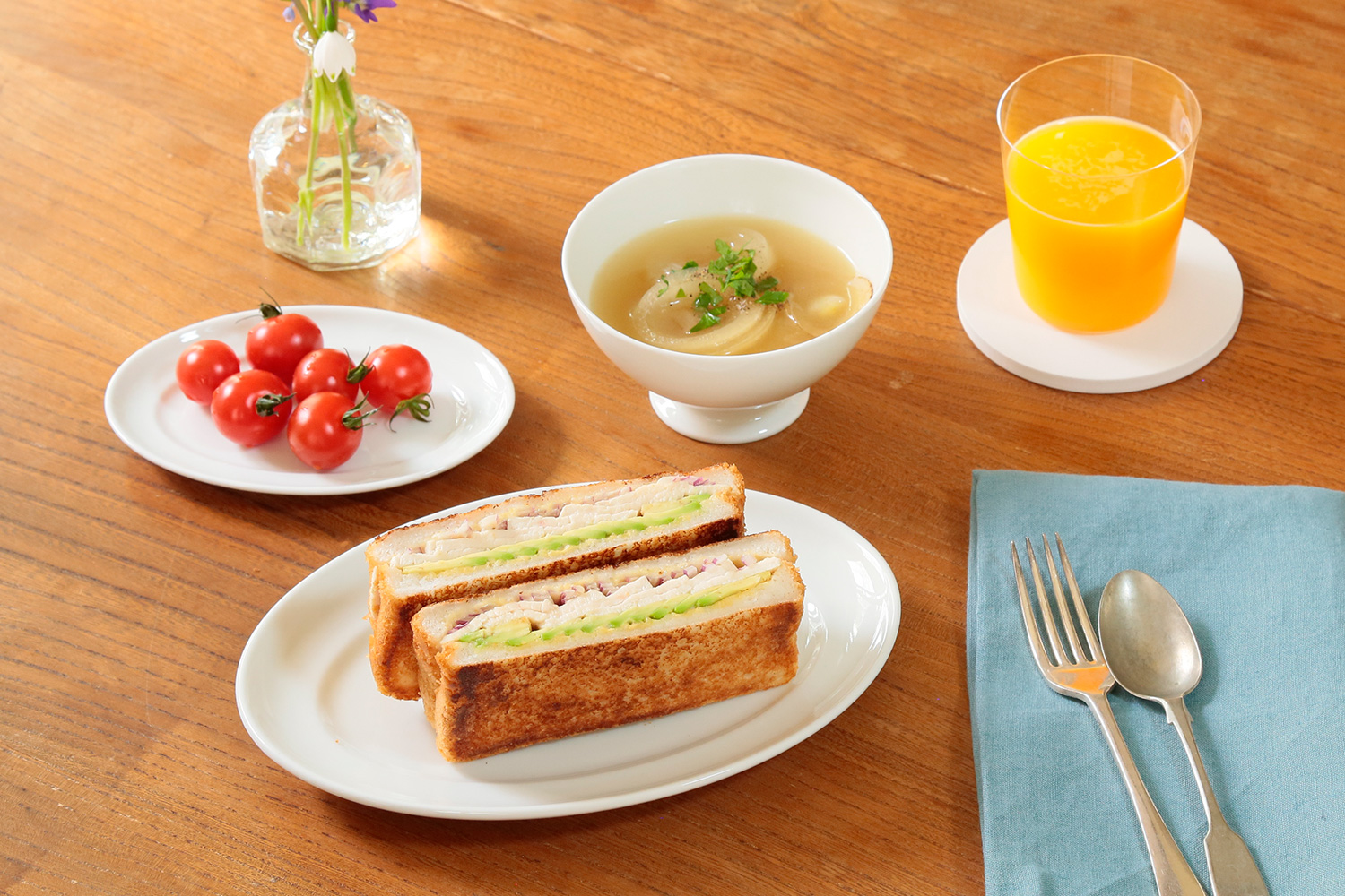 蓮池陽子さんに教わる「鶏ハムとアボカドのホットサンド」