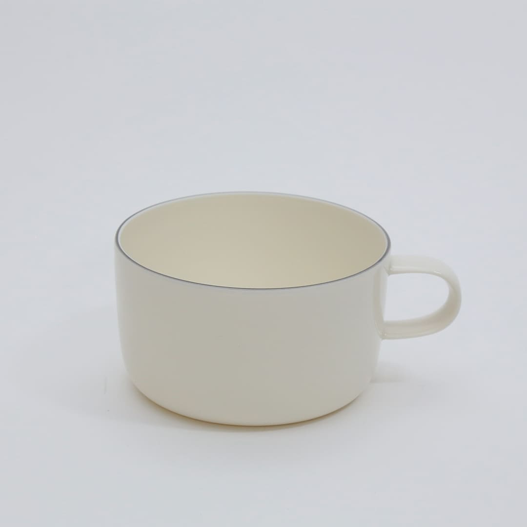 my mug Satoru white (ユミコ イイホシ ポーセリン/yumiko iihoshi porcelain)
